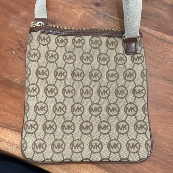 Michael Kors cross body bag - Picture 2 of 3